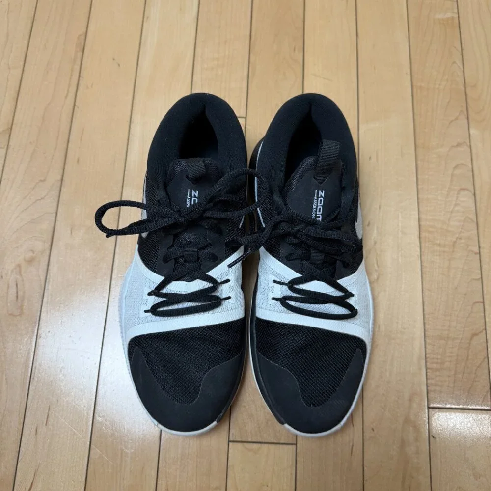 NIKE Zoom Assersion Basketball Shoe Sneakers Size 7Y (Womens 8.5, Mens 7)